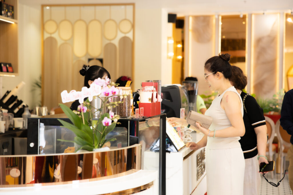 khai trương Royal House 4