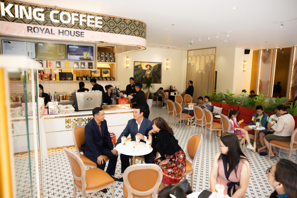 khai trương Royal House 8