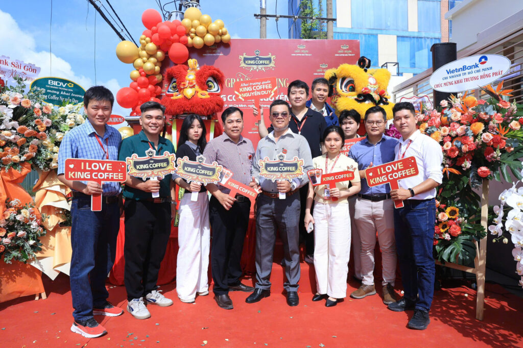 Khai trương King Coffee Nguyễn Duy 12