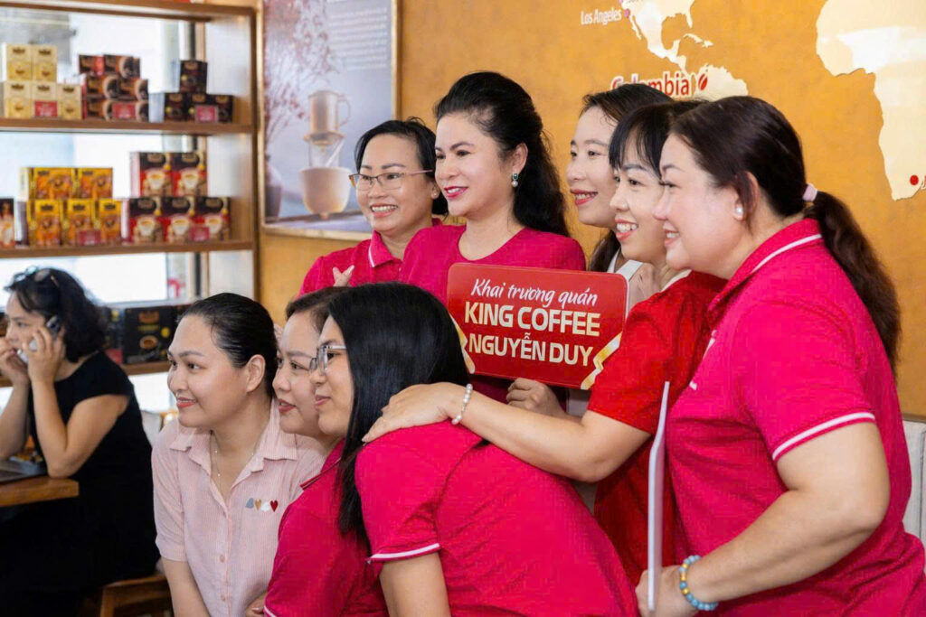 Khai trương King Coffee Nguyễn Duy 15
